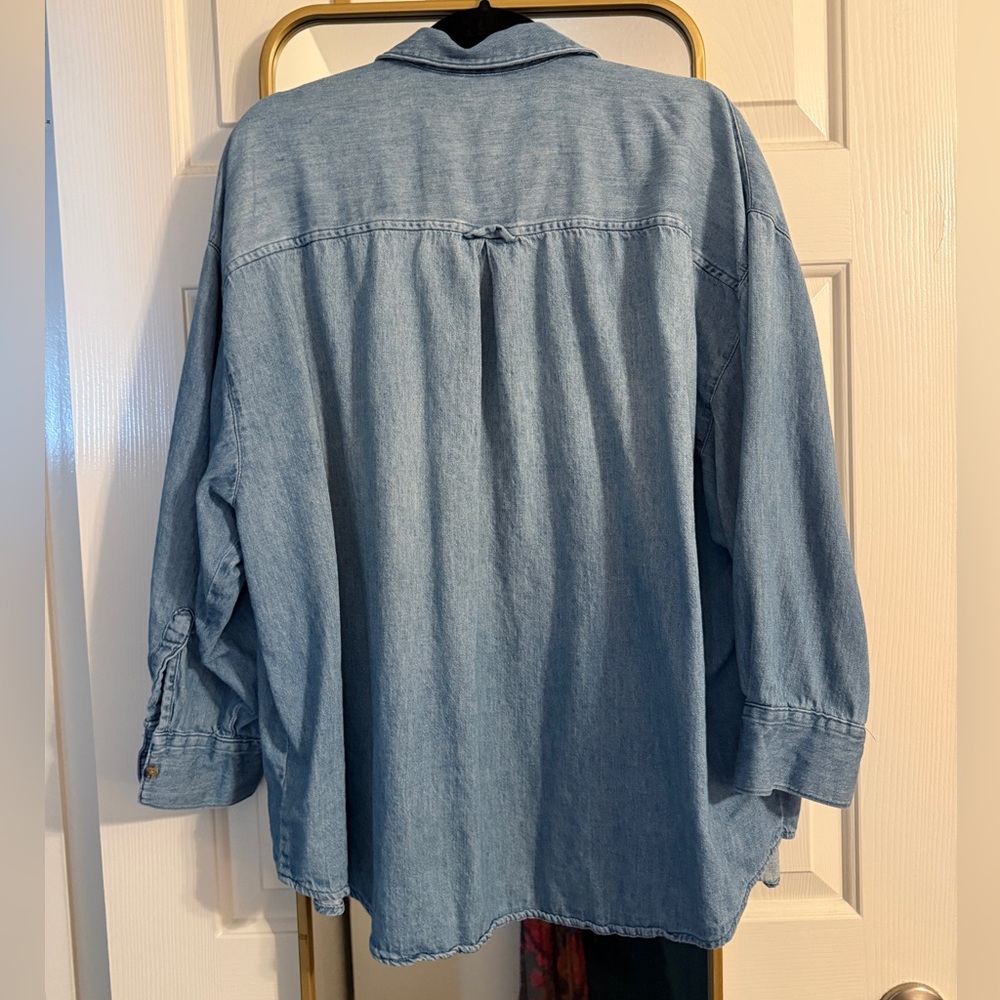 Old Navy Petite Boyfriend Denim Shirt - Picture 2 of 3